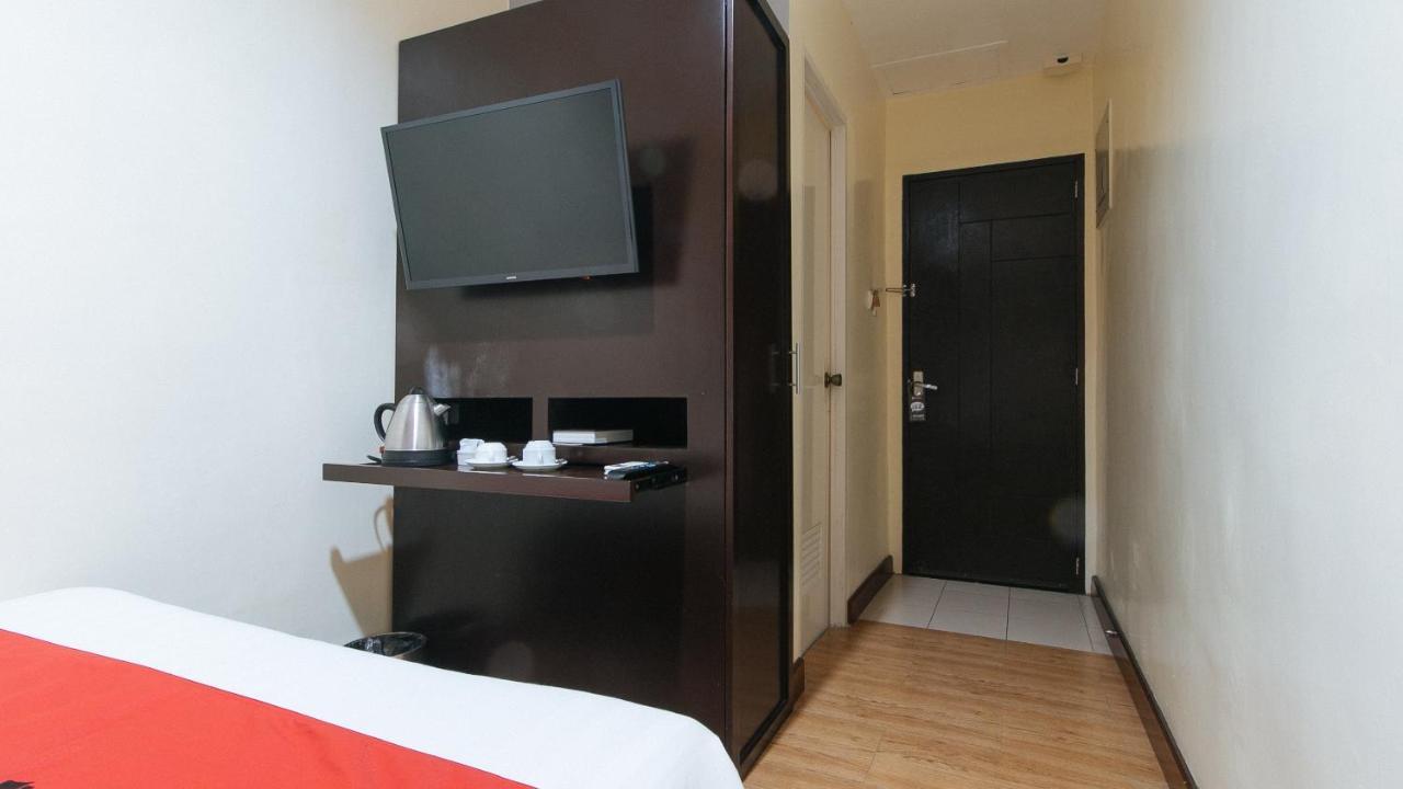 Reddoorz @ Gardenview Hotel Gtower Ángeles Extérieur photo