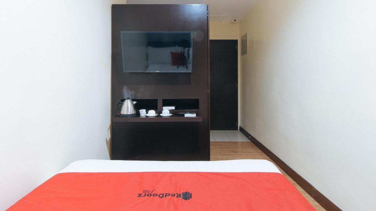Reddoorz @ Gardenview Hotel Gtower Ángeles Extérieur photo